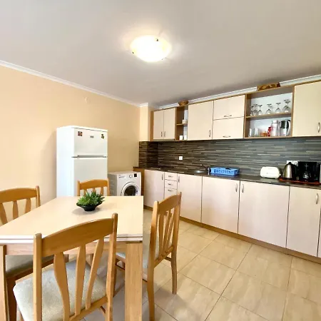 Bratanov Arena Apartment *